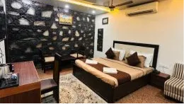 Honeymoon Suite